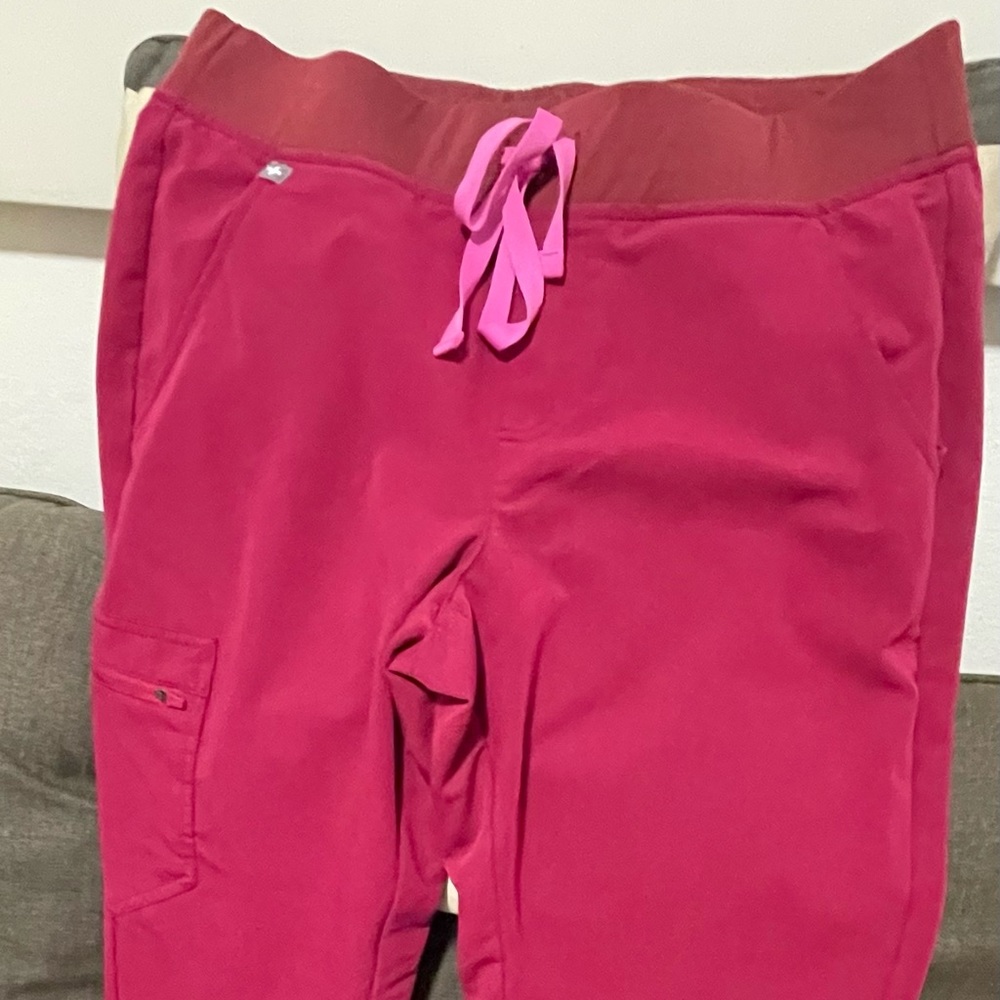 FIGS : Zamora Jogger : Dark Magenta